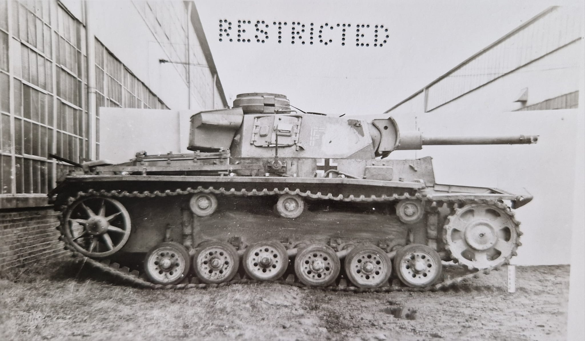 Pz.Kpfw. III Ausf.M (FL) (Fgst.Nr.77651) Flammpanzer {002}{a}.jpg
